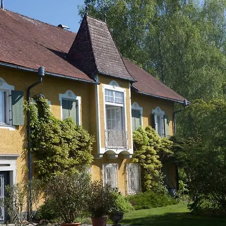 Apartment Schloss Pesenbach Im Freizeitland